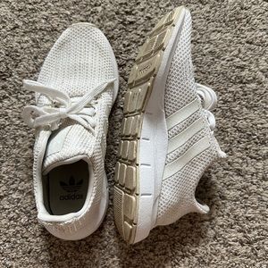 Adidas Size 5 (women’s 7) sneakers